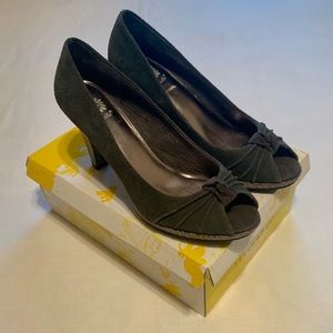 Womans Size 9 Yellowbox Amanda-s Peep Toe Heels